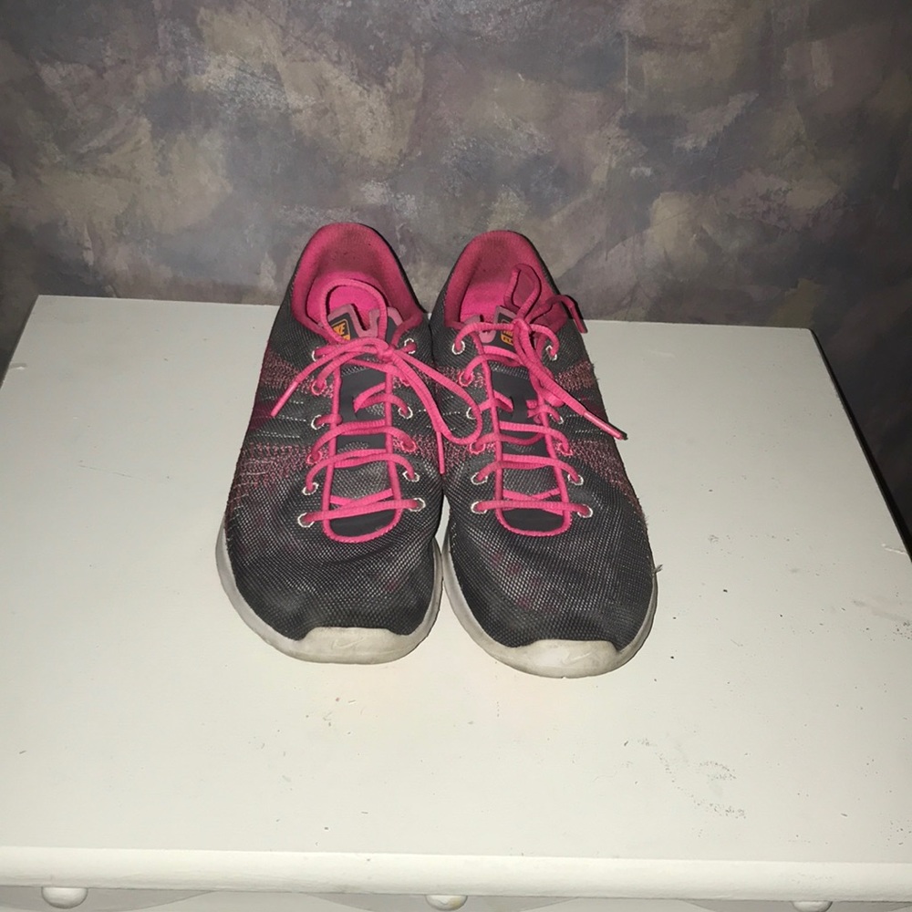 Women’s Nike sneakers